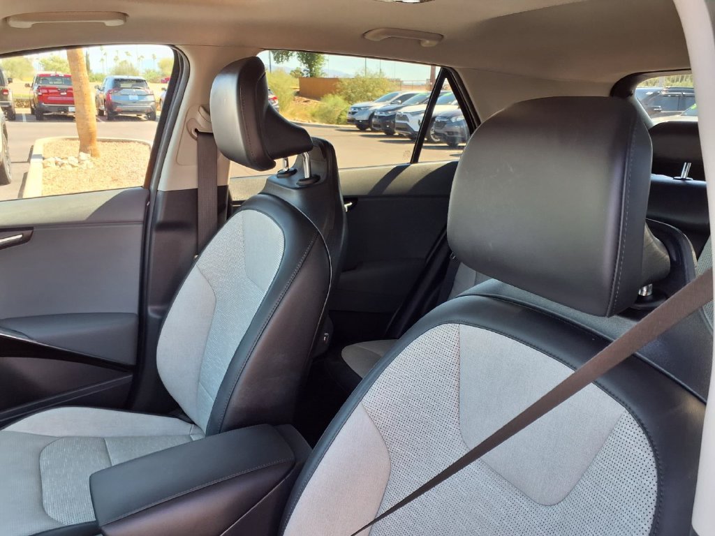 Used 2025 Kia Niro FWD image 26