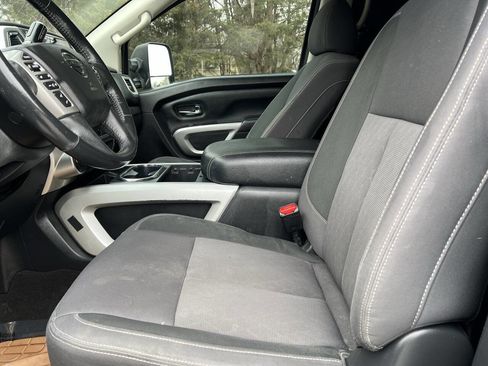 Used 2020 Nissan Titan SV w/ SV Convenience Package AWD/4WD image 9