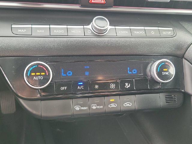 Used 2024 Hyundai Elantra SEL FWD image 13
