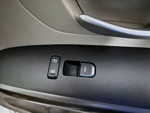 Used 2019 Kia Sedona L FWD image 28