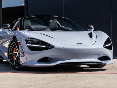 Used 2026 McLaren 750S Spider RWD image 6