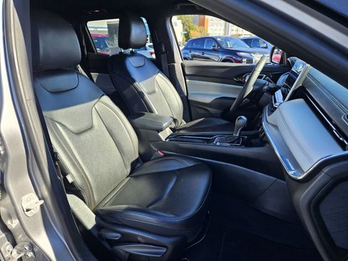 Used 2024 Jeep Compass Limited image 17