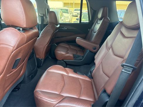 Used 2019 Cadillac Escalade Luxury image 12