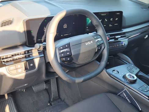 New 2026 Kia Sportage S image 2