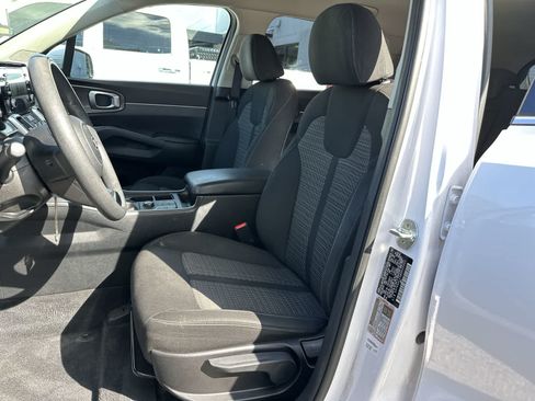 Used 2021 Kia Sorento LX FWD image 3