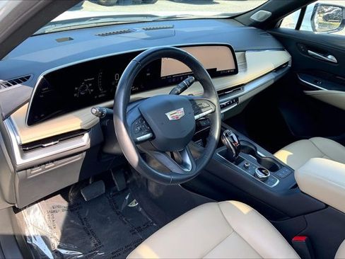 Used 2024 Cadillac XT4 Premium Luxury w/ Cold Weather Package AWD/4WD image 14