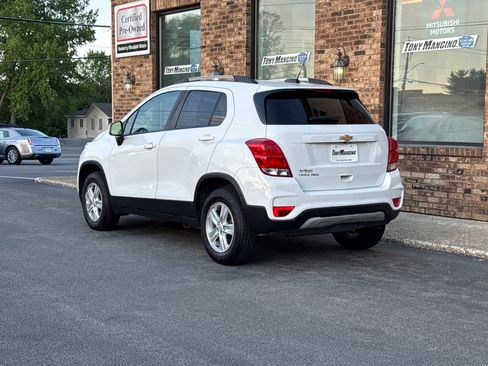 Used 2022 Chevrolet Trax LT w/ LT Convenience Package AWD/4WD image 3