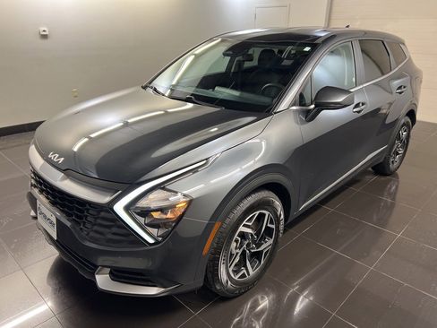 Used 2023 Kia Sportage LX image 3
