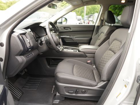 Used 2025 Nissan Pathfinder SV AWD/4WD image 4