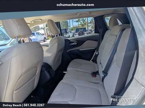 Used 2015 Jeep Cherokee Latitude AWD/4WD image 12