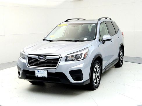 Used 2020 Subaru Forester Premium image 2