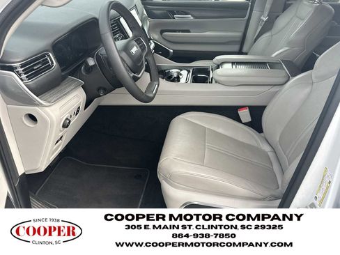 Used 2024 Jeep Wagoneer L Series II w/ Flexible Seating Group RWD image 9