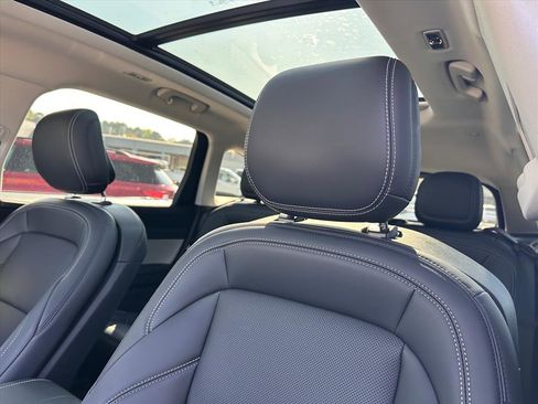 Used 2025 Lincoln Nautilus Premier w/ Equipment Group 102A image 19