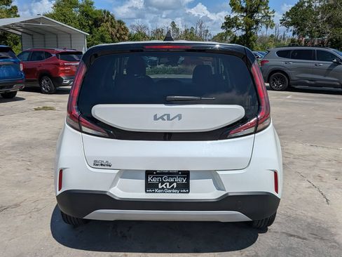 Certified 2025 Kia Soul LX w/ LX Technology Package FWD image 6