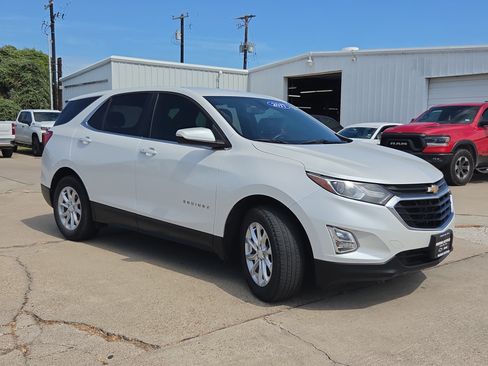 Used 2018 Chevrolet Equinox LT FWD image 3