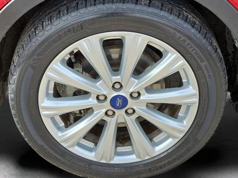 Used 2019 Ford Escape SEL image 9