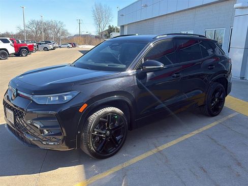 Used 2025 Volkswagen Tiguan SE R-Line image 13