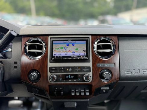 Used 2011 Ford F250 Lariat w/ Lariat Interior Pkg AWD/4WD image 18