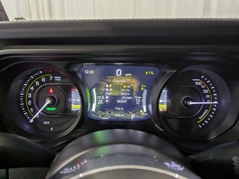 Used 2025 Jeep Wrangler Unlimited Sahara image 18