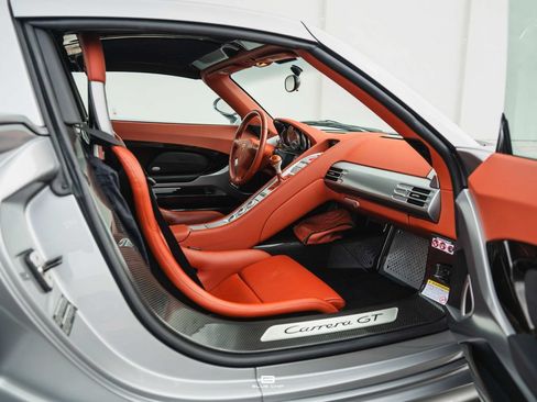Used 2004 Porsche Carrera GT RWD image 39