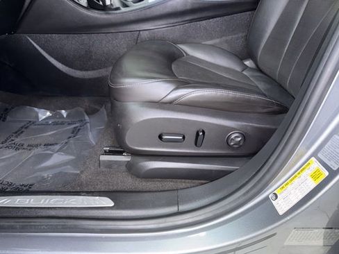 Used 2020 Buick Envision Essence FWD image 5