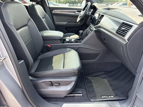 Used 2023 Volkswagen Atlas Cross Sport SEL R-Line AWD/4WD image 25
