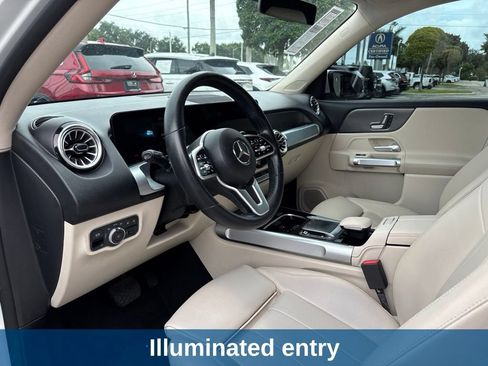 Used 2022 Mercedes-Benz GLB 250 w/ Premium Package Lite image 17
