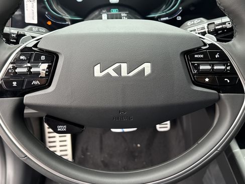 New 2025 Kia Niro SX Touring image 10
