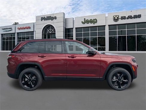 New 2025 Jeep Grand Cherokee Altitude image 2