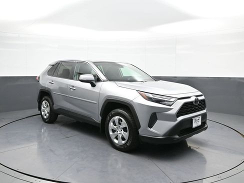Certified 2023 Toyota RAV4 LE image 4