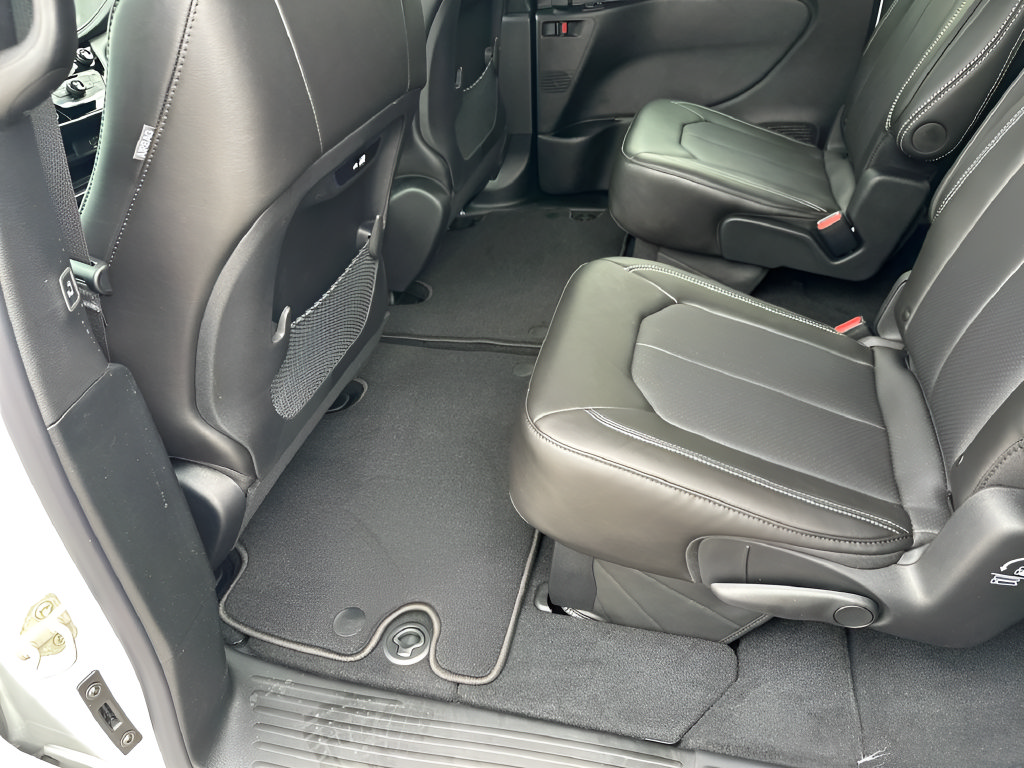 New 2027 Chrysler Pacifica Select FWD image 34
