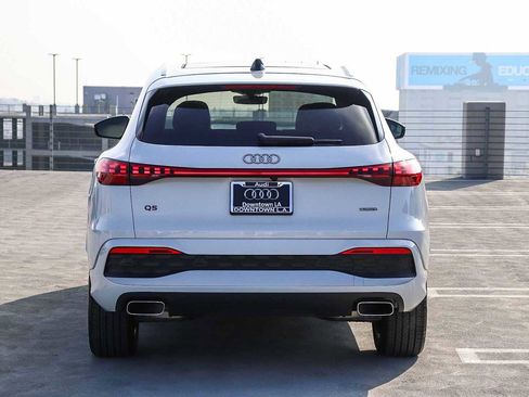 Used 2025 Audi Q5 Premium w/ Convenience Package image 5