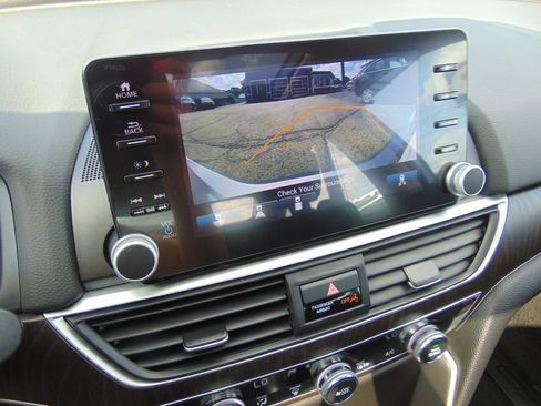Used 2020 Honda Accord EX image 21