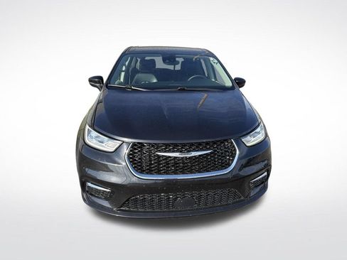 Used 2023 Chrysler Pacifica Touring-L FWD image 2
