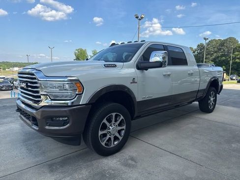 Used 2023 RAM 2500 Limited AWD/4WD image 3
