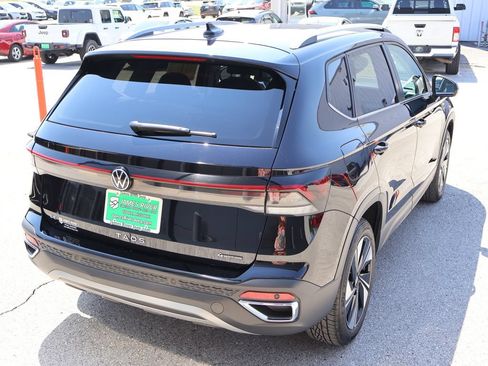 Used 2025 Volkswagen Taos SE AWD/4WD image 5