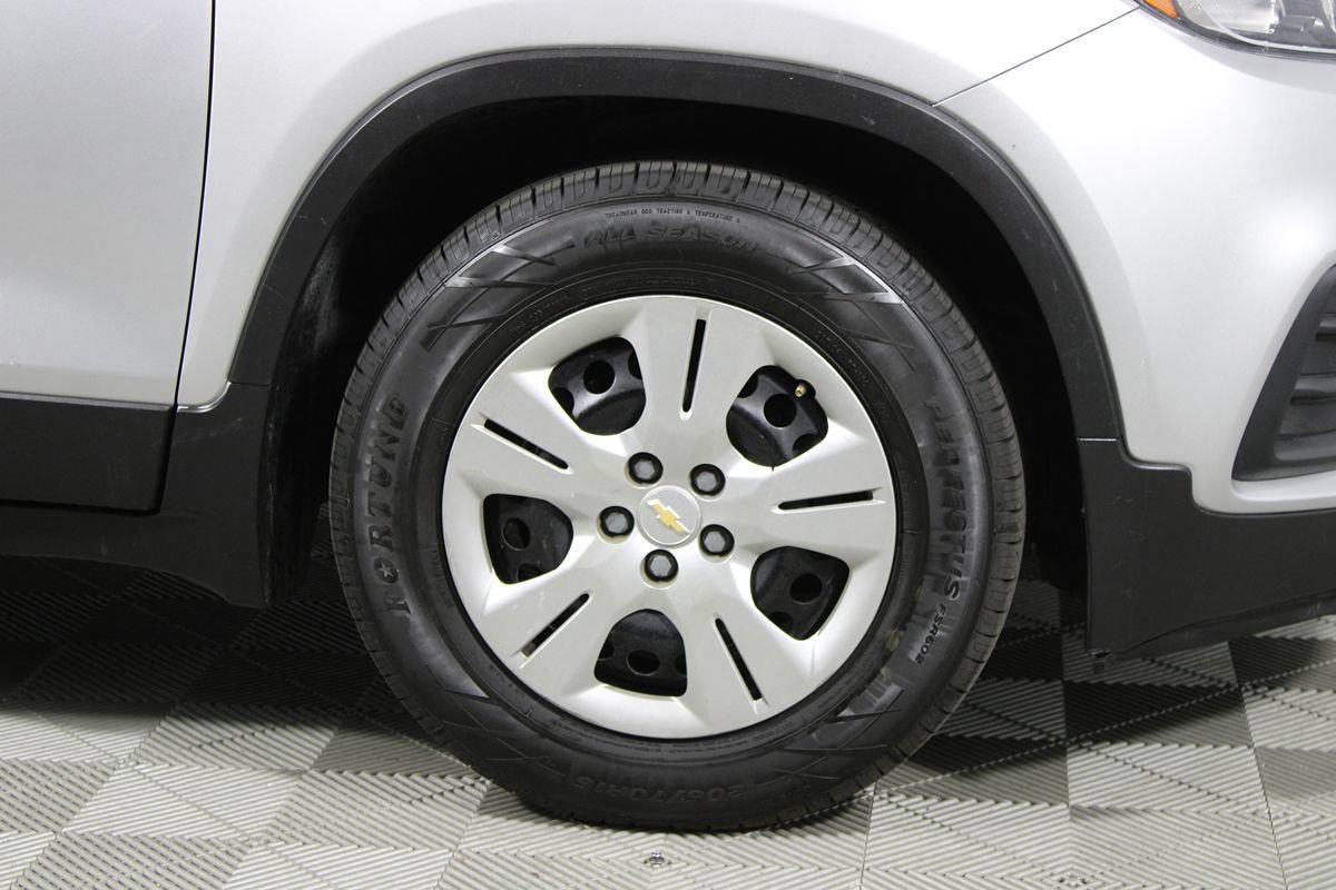 Used 2018 Chevrolet Trax LS FWD image 27