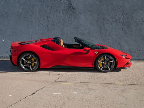 Used 2024 Ferrari SF90 Spider image 7