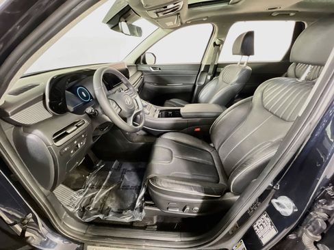 Used 2023 Hyundai Palisade Limited w/ Winter Package image 21