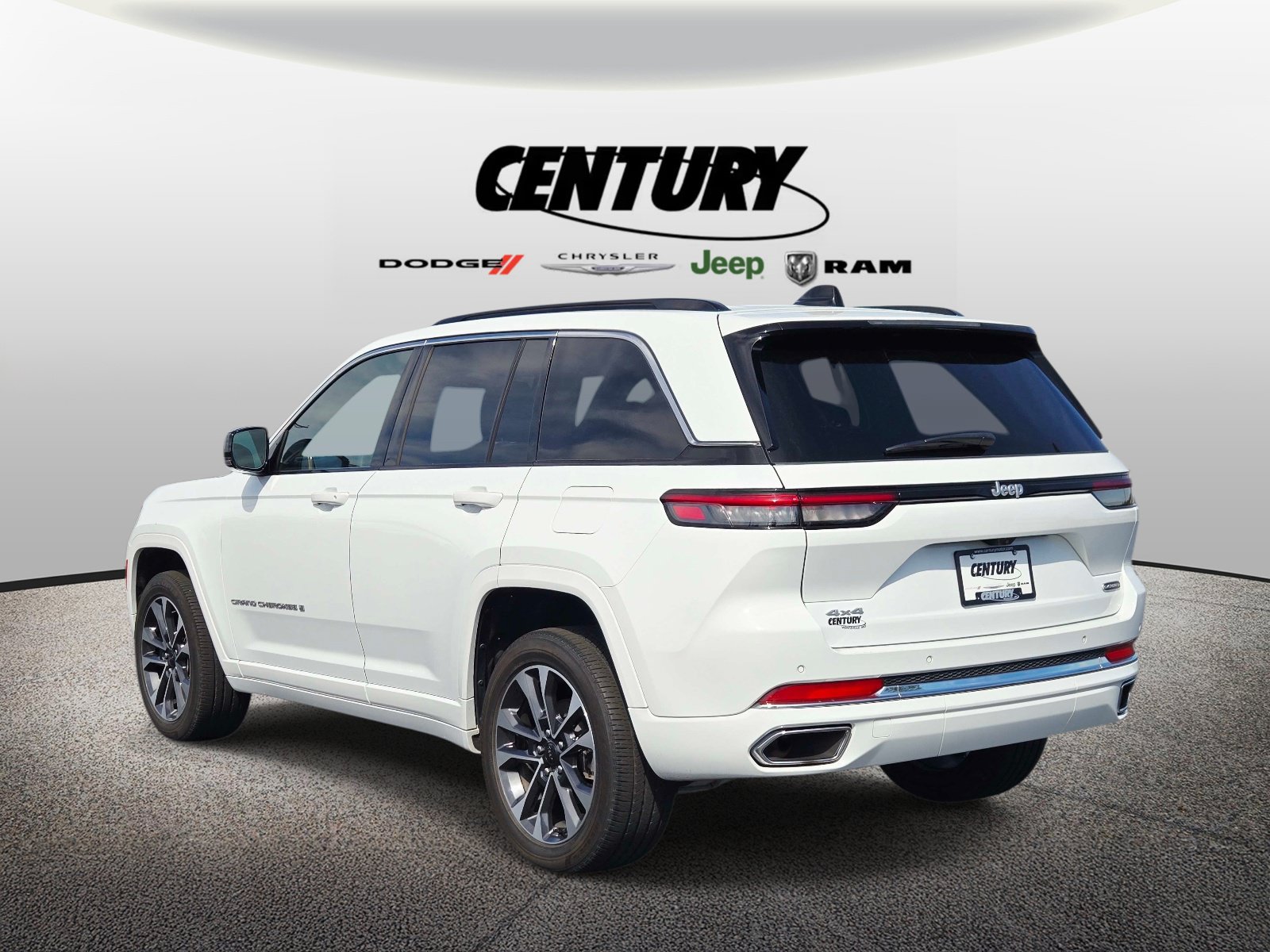 Used 2025 Jeep Grand Cherokee Overland AWD/4WD image 6