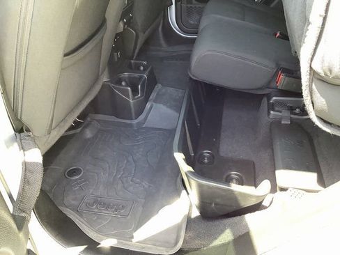 Used 2023 Jeep Gladiator Willys image 28