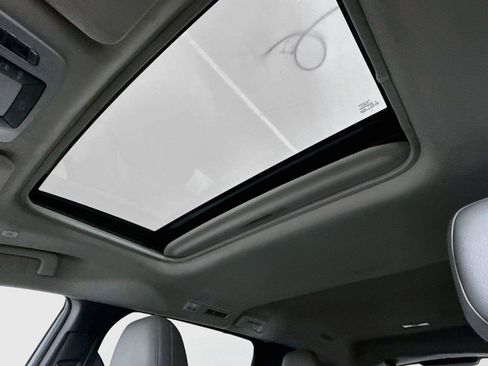 Certified 2025 Toyota Sienna XLE FWD image 6