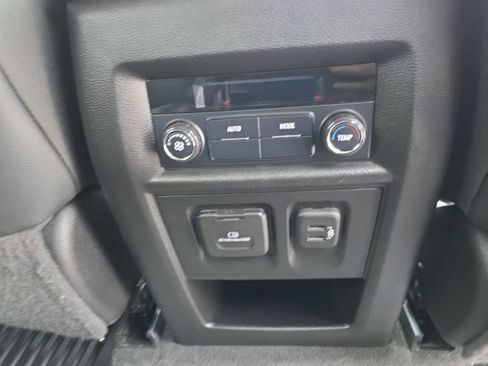 Used 2019 Chevrolet Traverse LT w/ LT Premium Package AWD/4WD image 32