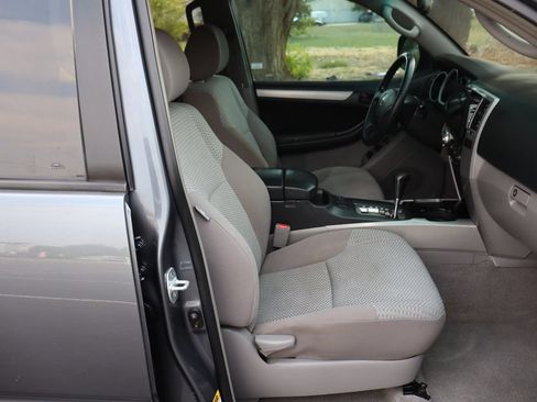 Used 2006 Toyota 4Runner SR5 AWD/4WD image 22