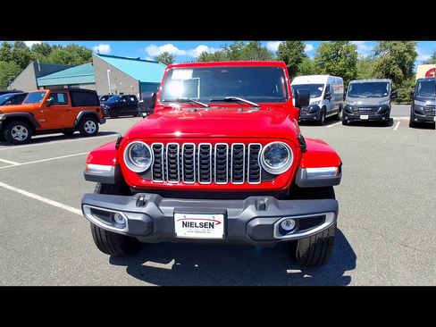Used 2025 Jeep Wrangler Unlimited Sahara w/ Safety Group AWD/4WD image 3
