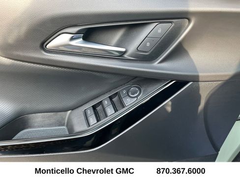 Used 2025 Chevrolet Equinox LT w/ Convenience Package II image 11