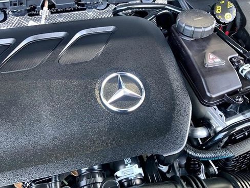 Used 2025 Mercedes-Benz GLB 250 4MATIC image 29