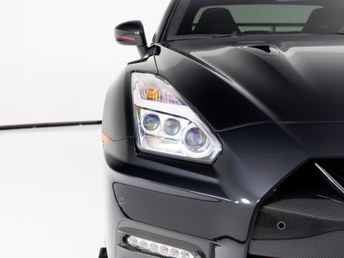 Used 2017 Nissan GT-R NISMO image 43