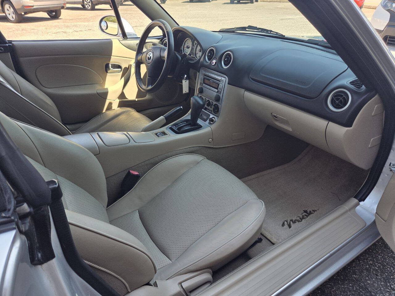 Used 2005 MAZDA MX-5 Miata LS RWD image 13