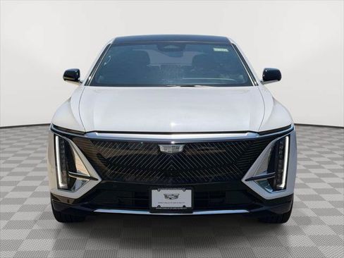 Used 2025 Cadillac Lyriq Luxury AWD/4WD image 2